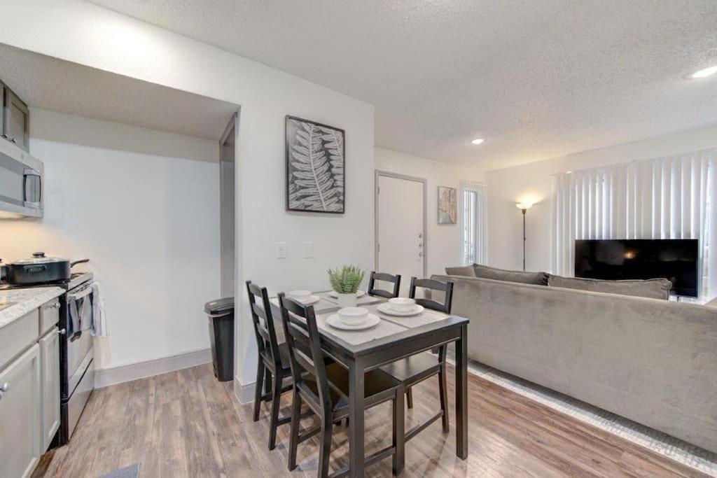 Lux Suite /King Bed /Free Parking/Pool/First Floor Houston Exteriér fotografie