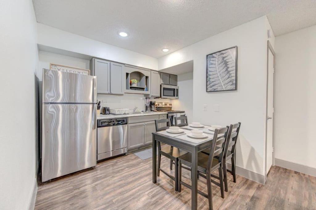 Lux Suite /King Bed /Free Parking/Pool/First Floor Houston Exteriér fotografie